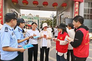 贝弗利选现役最凶狠阵容：恩比德+字母+追梦+卡鲁索+巴特勒+华子